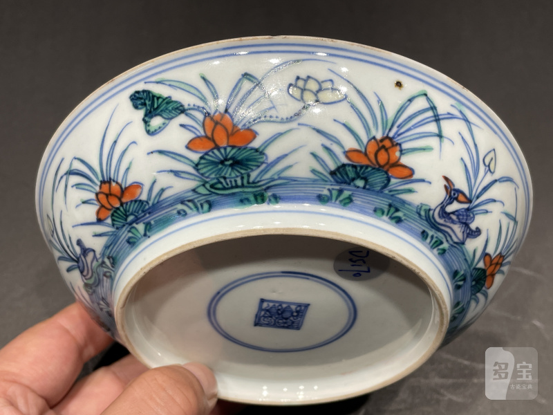 清雍正 斗彩荷塘鸳鸯图盘 - 图9